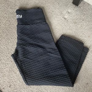 Worn 2x Black Cropped Croco Leggings